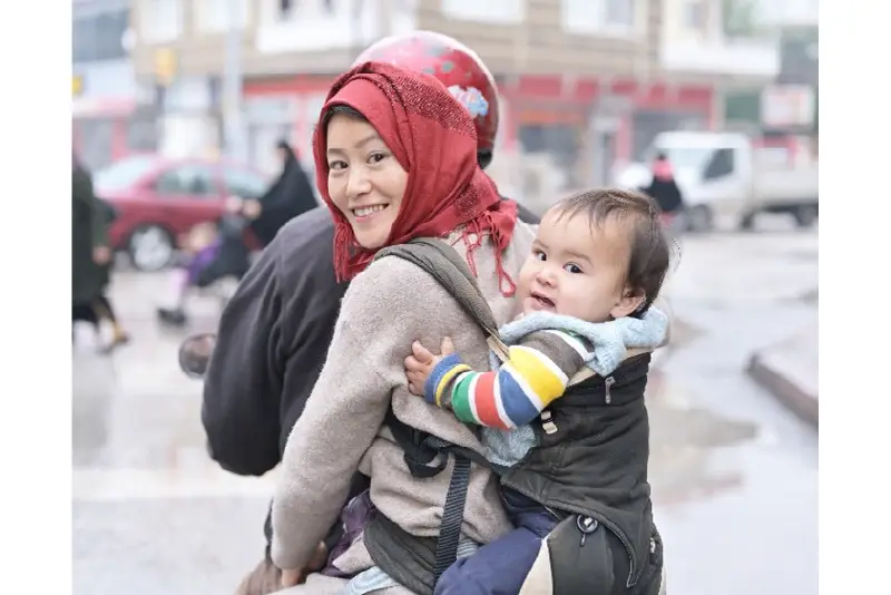 Komatsu with a child on his back