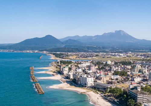 Photographs of the coastline in the Kaike-Daisen area